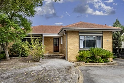 80 Whitehorse Road, Blackburn