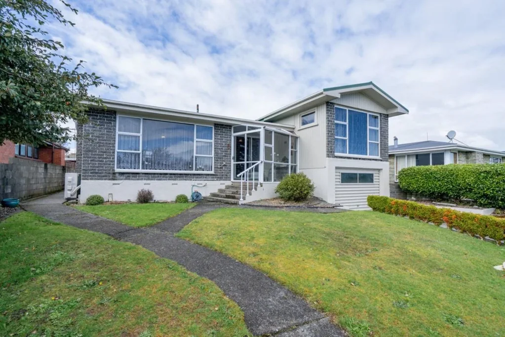 Glengarry 3 Bedroom Vendors Bought. We're Selling!