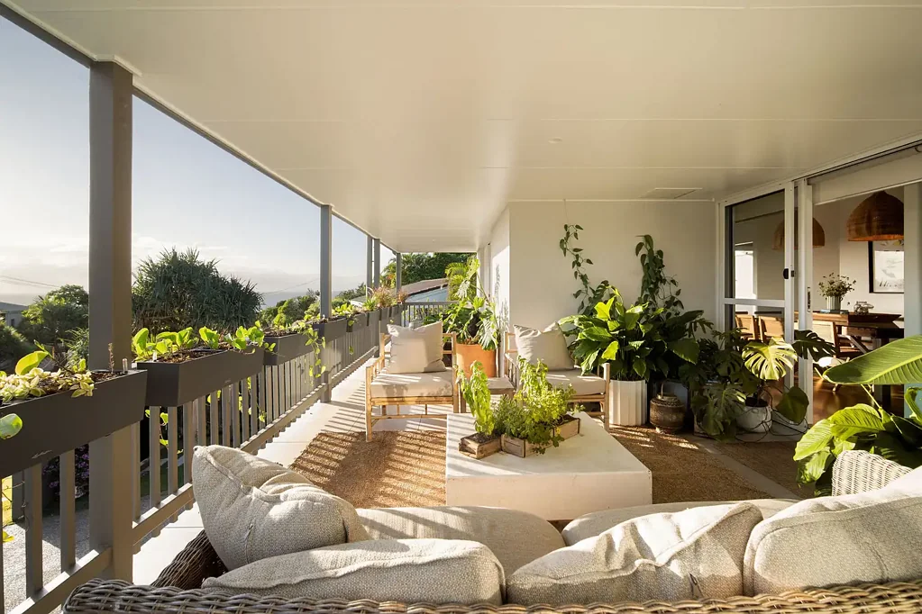 Peregian Beach 6 Slaapkamer Elevated Beachside Living with Ocean Views & Rare Dual Living Flexibility