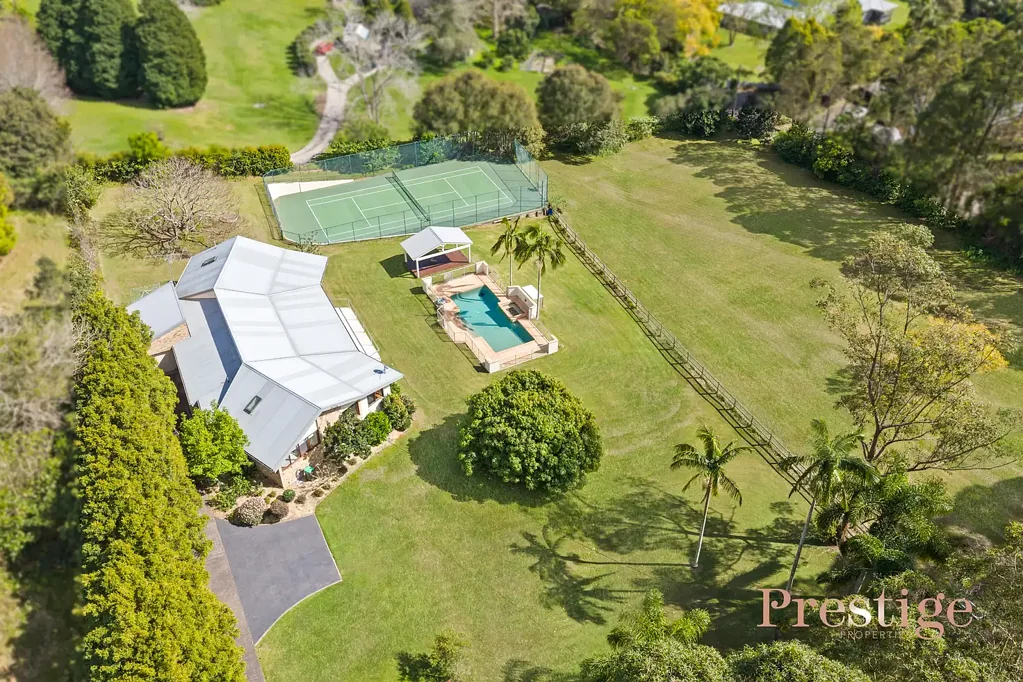 Erina Heights 4બેડરૂમ A Private Acreage Retreat with Pool, Tennis Court and Exceptional Family Living