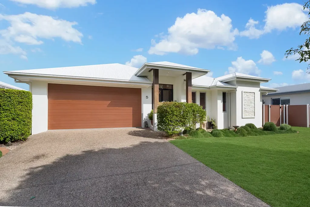 Kirwan 4部屋 Premium Golf Course Living with Exceptional Views