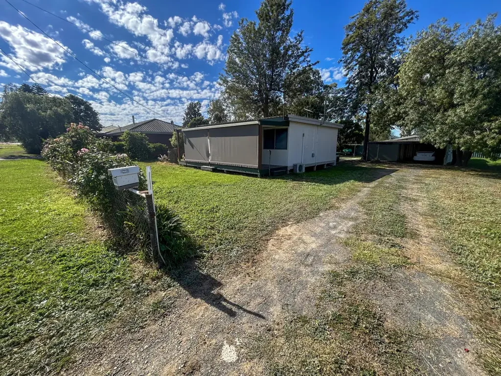Charming Howlong Rental Awaits You!