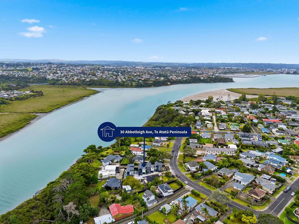 Te Atatu Peninsula 3 Slaapkamer Brand New 3BR + Study – 2 Level Standalone, Te Atu