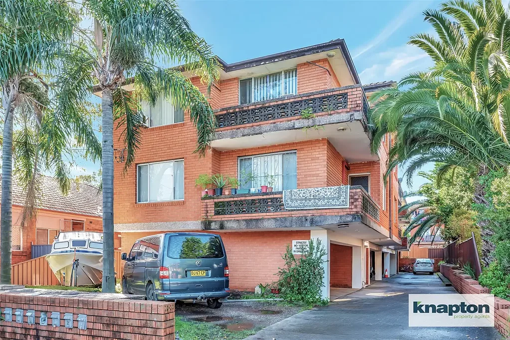 BRIGHT AND SPACIOUS TWO-BEDROOM UNIT WITH LOCK-UP GARAGE