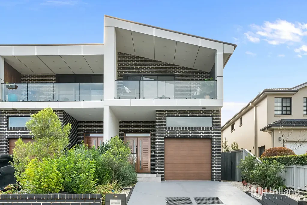 Epping 5Kwarto Architect-Designed Luxury Duplex in One of Epping's Finest Streets