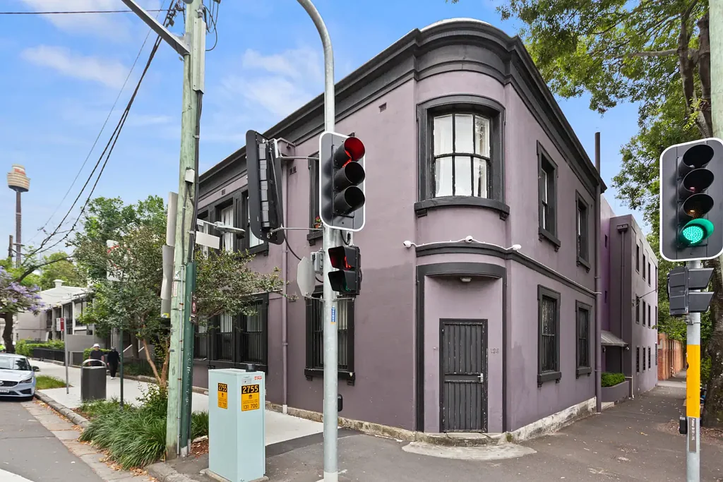 Bright Urban Haven Moments from the CBD