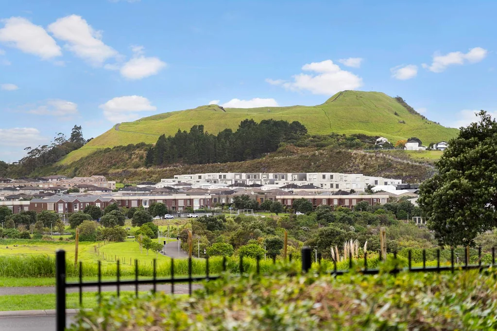 Stonefields 1Moenga Ground Floor Retreat - Covered Parking & Storage