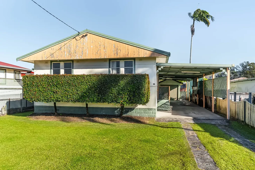 Maclean 3房  Spacious Home with Endless Potential in a Convenient Location