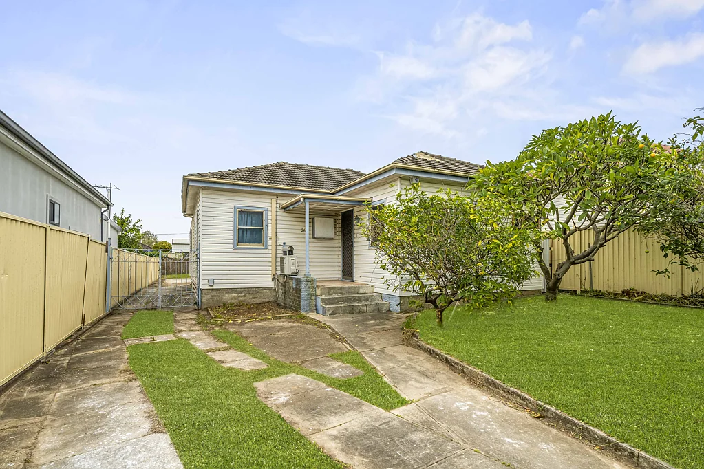 Granville 2Zimmer Prime Granville Opportunity - Renovate, Rebuild or Create Your Dream Home