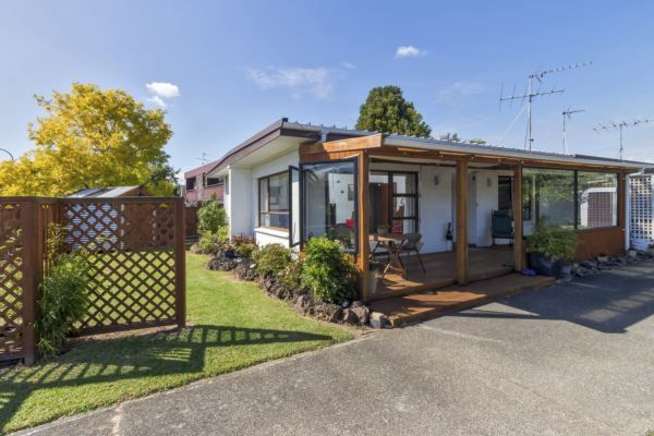 1/9 Hedge Row, Sunnyhills, Auckland - Manukau, 2房, 1浴