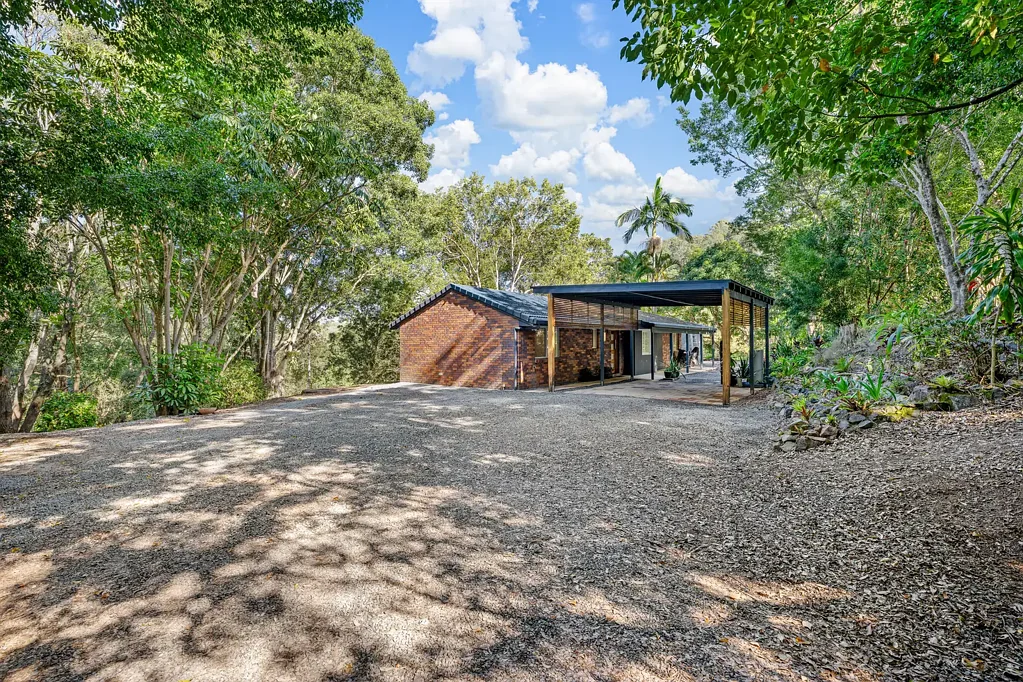 Peaceful Ridgewood Setting - Lawn Maintenance Included