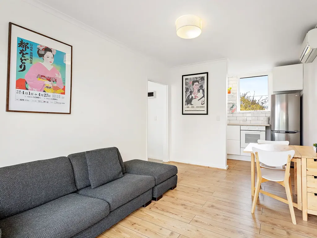 Richmond 1Moenga Top-Floor Retreat in the Heart of Richmond — With Unique Converted Ground Floor Garage