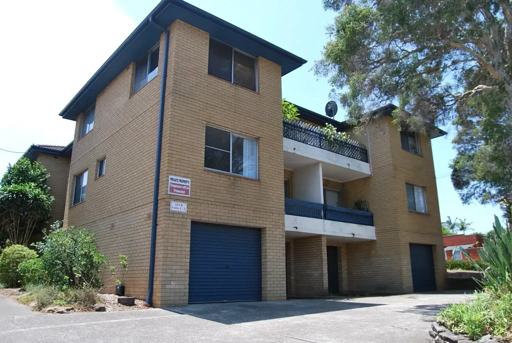 UPDATED 2 BEDROOM UNIT IN GREAT LOCATION