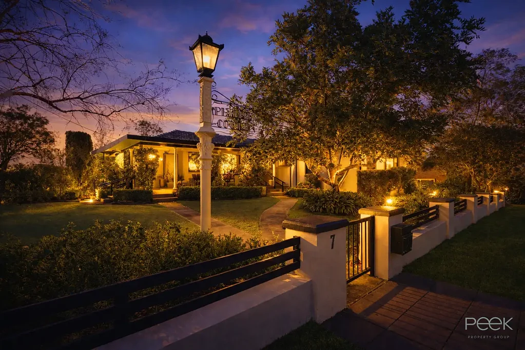 Windsor 4 Bedroom Premier Windsor Location, Space & Flexibility on 1,022 SQM with Laneway Access