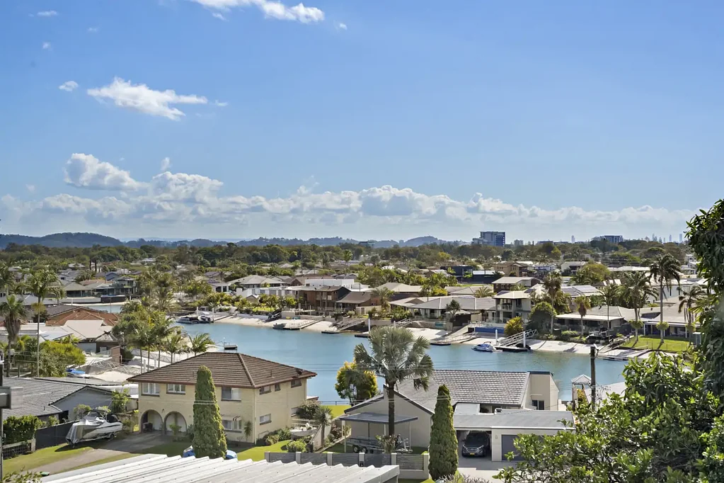 Tweed Heads 2Kwarto PANORAMIC WATER VIEWS. FIRST TIME OFFERED.