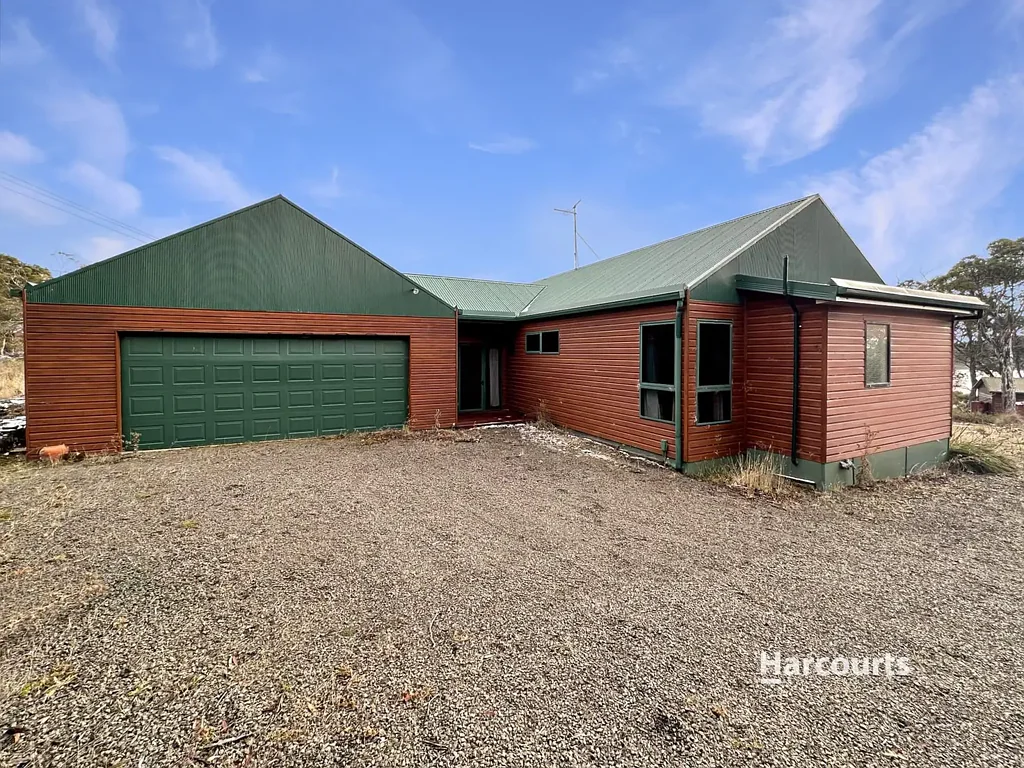 Miena 3 Bedroom Home In The Hills!
