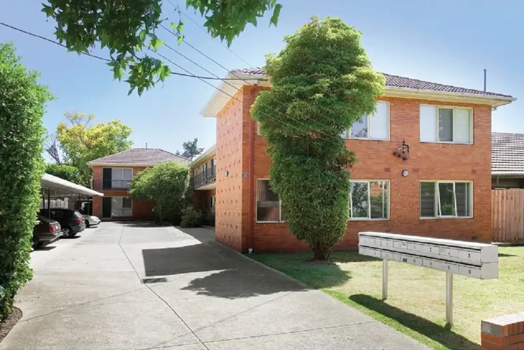 WELL POSITIONED GROUND FLOOR 1 BEDROOM APARTMENT
