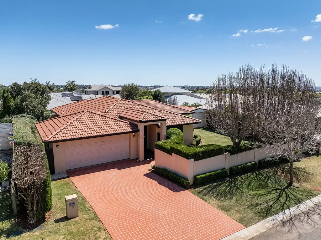 5 Fadden Crescent, Middle Ridge, QLD 4350