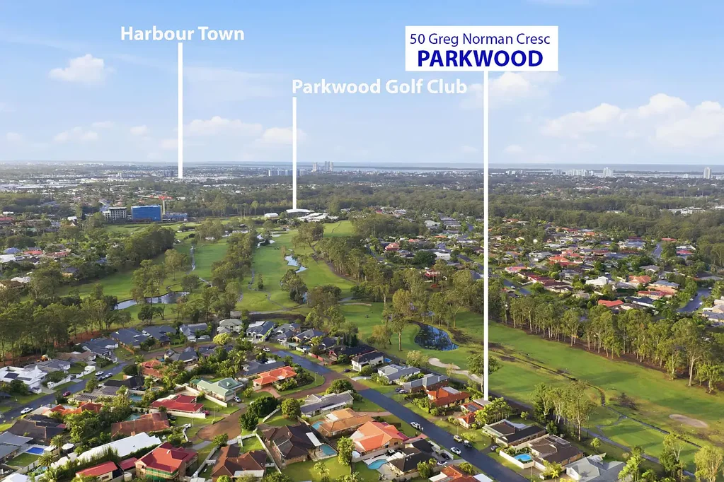 Parkwood 4房  Immaculate Family Residence with Expansive Entertaining Deck with Stunning Fairway Views