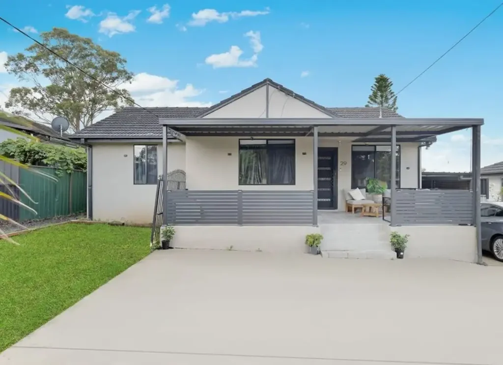Sadleir 7 Bedroom Ideal Family Home & Investment with Triple Rental Potential