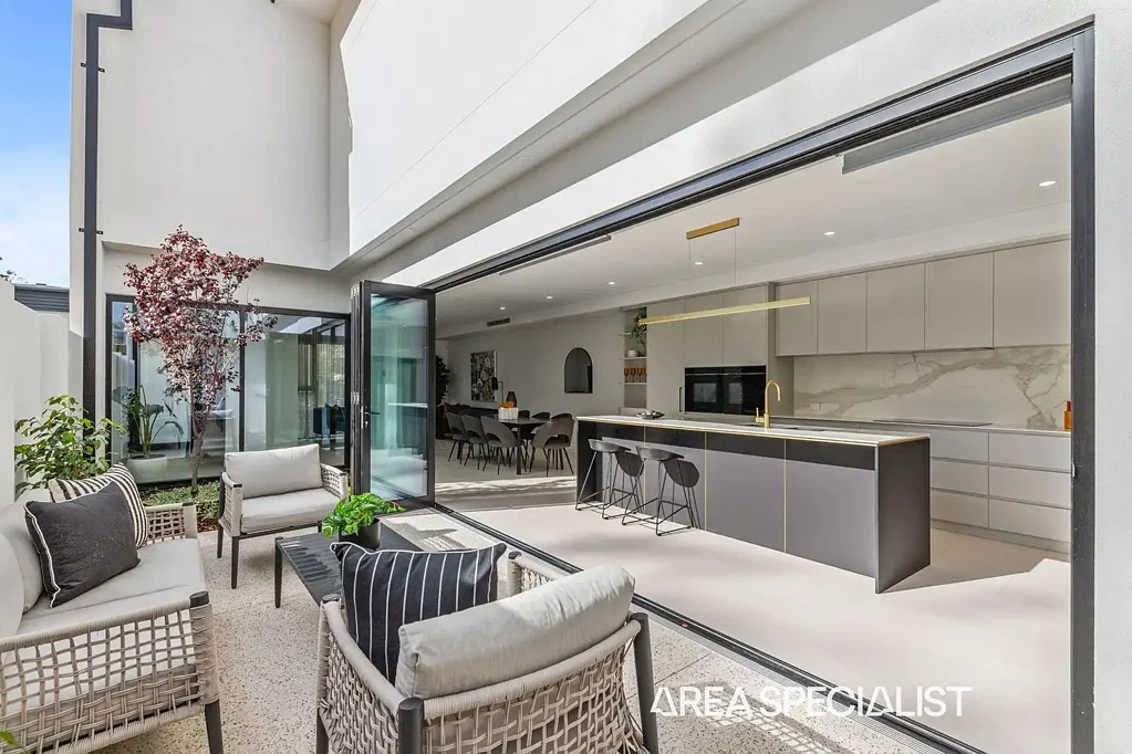 Shenton Park 3 Bedroom ARCHITECTURAL ELEGANCE IN MONTARIO QUARTER