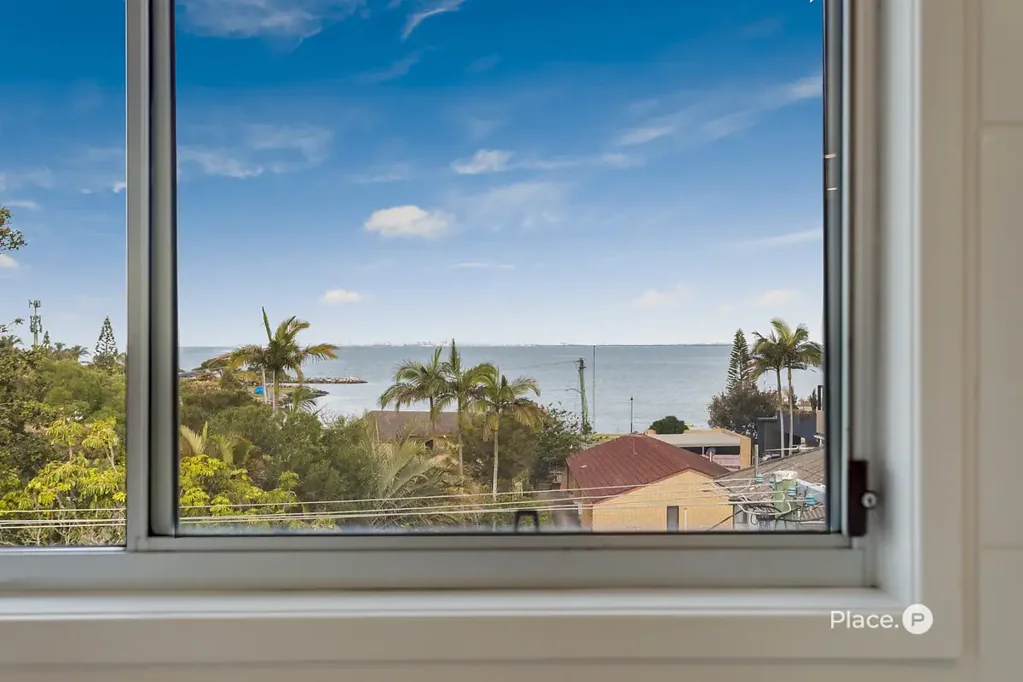 Clontarf 3 Slaapkamer 2 level Penthouse with Scenic Views!