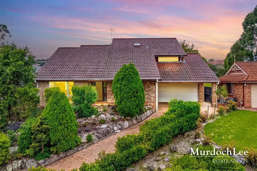 West Pennant Hills 5ਬੈੱਡਰੂਮ Stunning Family Sanctuary in a Quiet Cul-de-Sac – with Beautiful Gardens and Bush Views | Walk to School, Bus, Shops