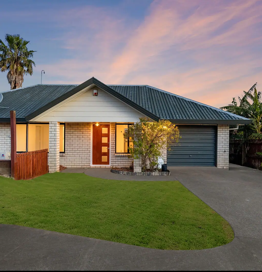 Clendon Park 3ਬੈੱਡਰੂਮ Clendon Park Brick Beauty-Your Dream Begins Here!