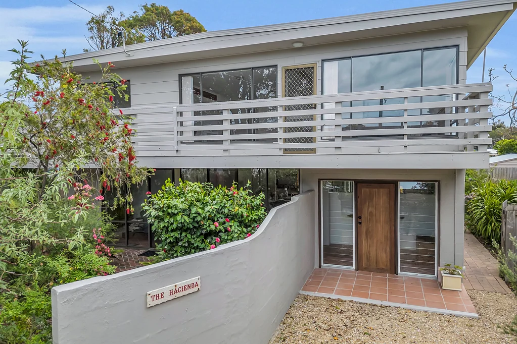 Mallacoota 3房  Spacious Coastal Home with Versatility at its Core