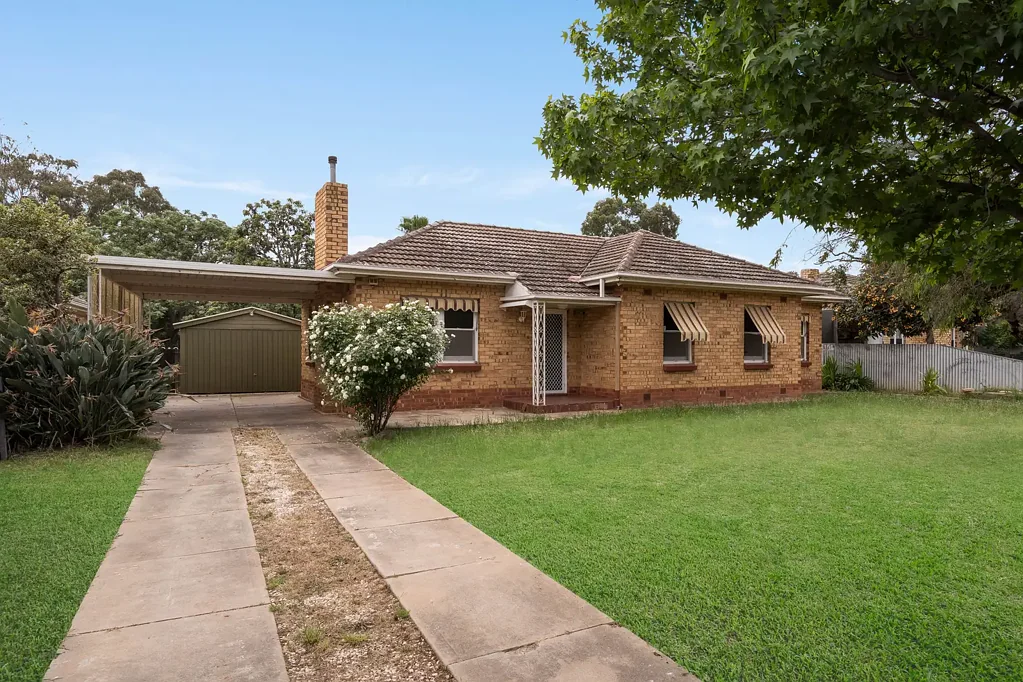 Elizabeth Grove 3房  Massive 1,120sqm Allotment with Endless Upside & Development Potential