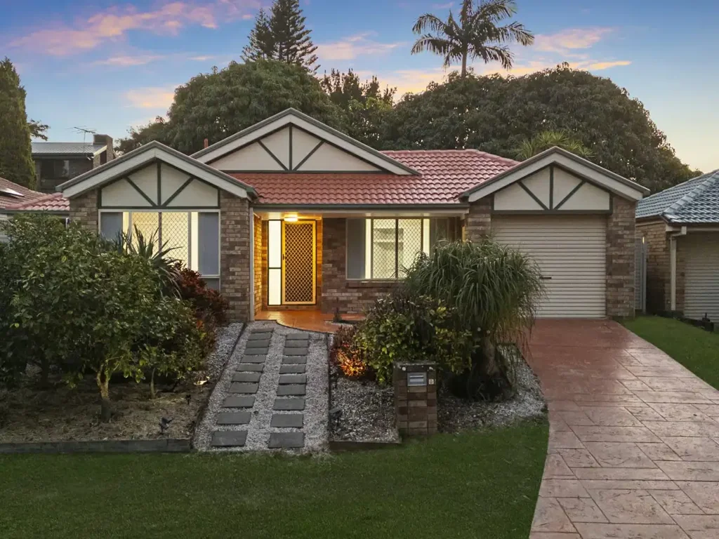 Eight Mile Plains 3Kwarto Stylish family home with massive outdoor entertaining space