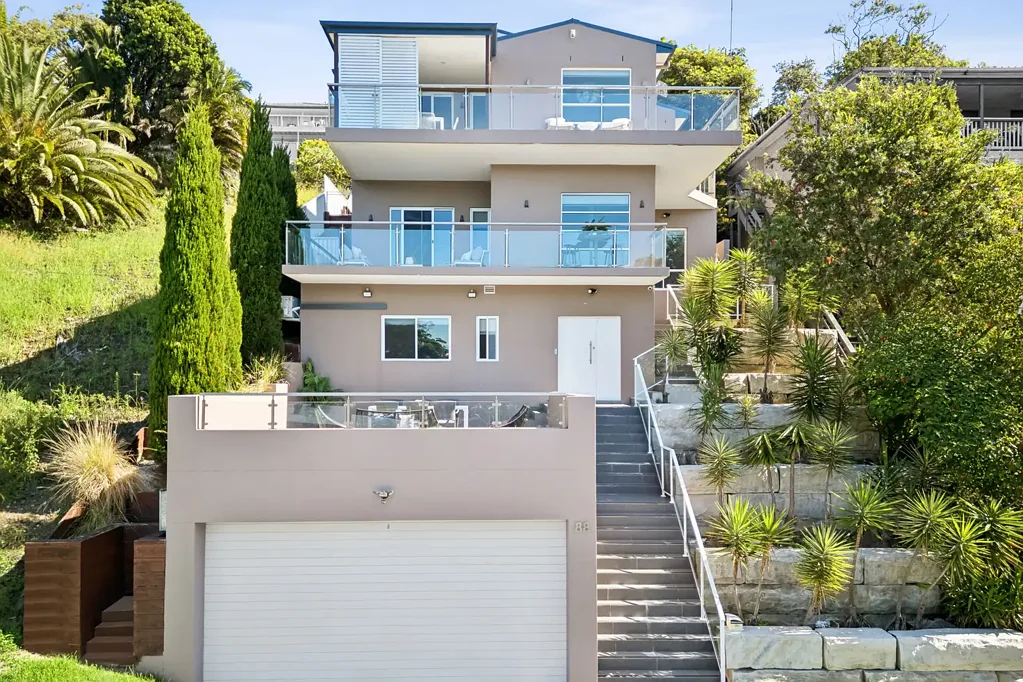 Terrigal 5ห้องนอน Elevated coastal residence with ocean views and exceptional dual living flexibility