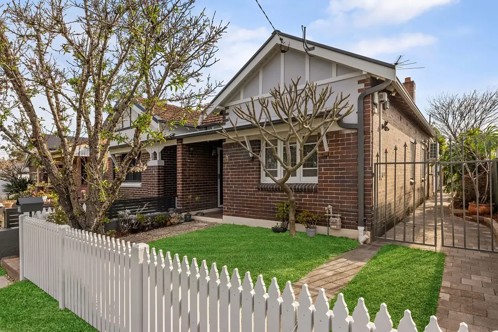 Croydon Park 3 Slaapkamer Stylish and versatile semi filled with sunshine