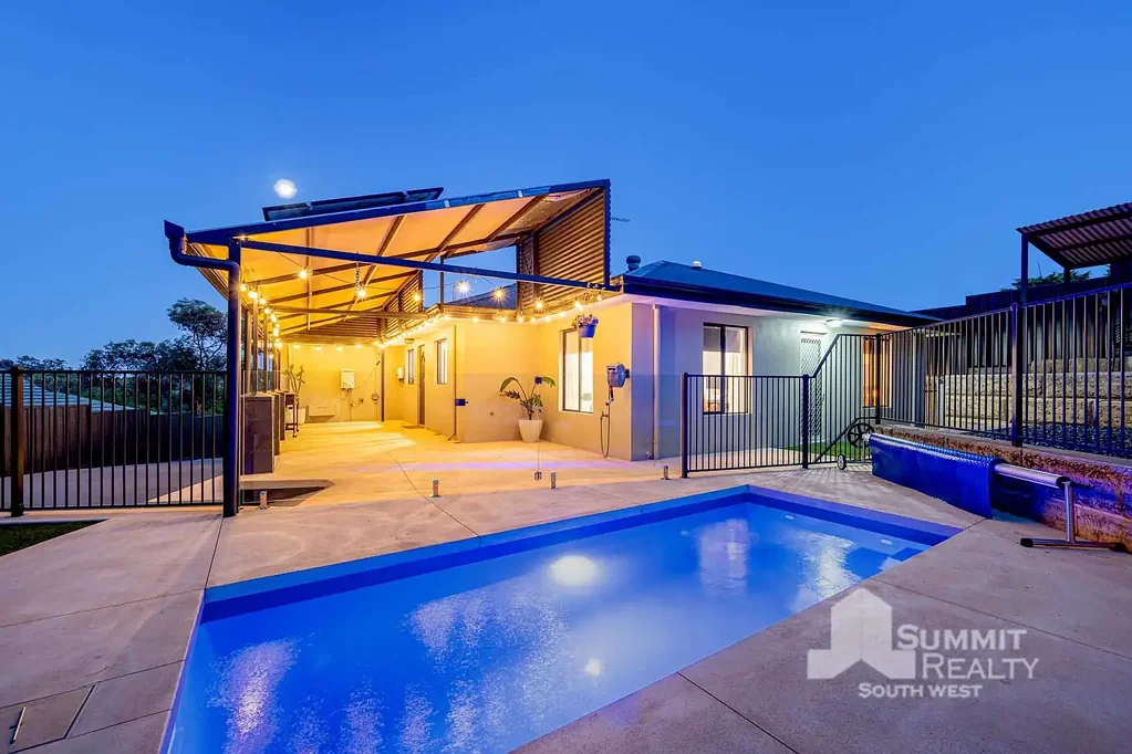 Australind 4ਬੈੱਡਰੂਮ Elevated Family Living with Room to Grow