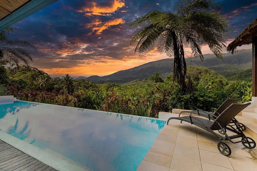 4 bedroom lifestyle change in Whyanbeel Valley!