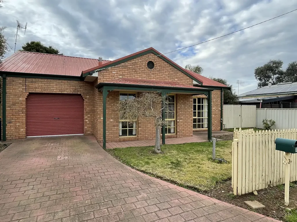 Perfect Location ~ Two Bedroom Unit