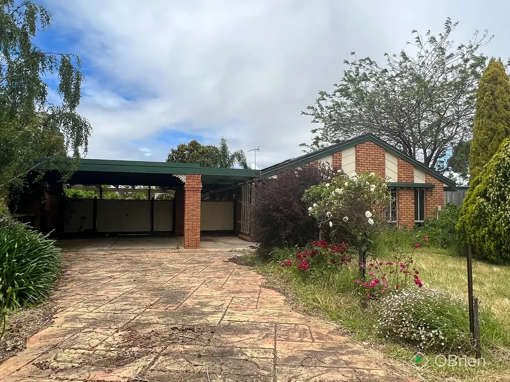 COSY FAMILY HOME IN QUIET COURT