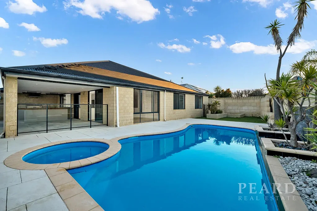 Butler 4ਬੈੱਡਰੂਮ Entertainer's Dream with Sparkling Pool & Powered Workshop!