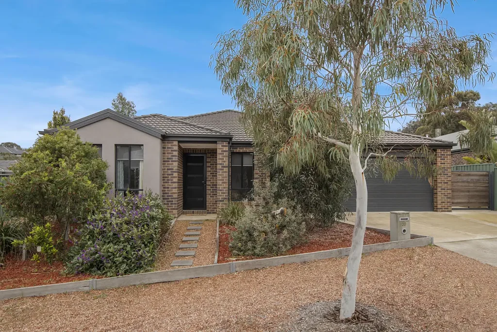 Spacious Family Living in a Convenient Big Hill Location