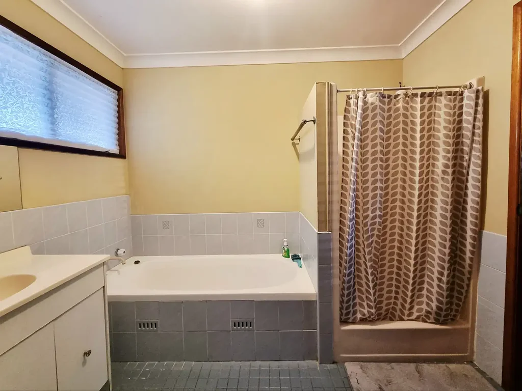 Niagara Park 2 Bedroom Valley views right through to Gosford CBD