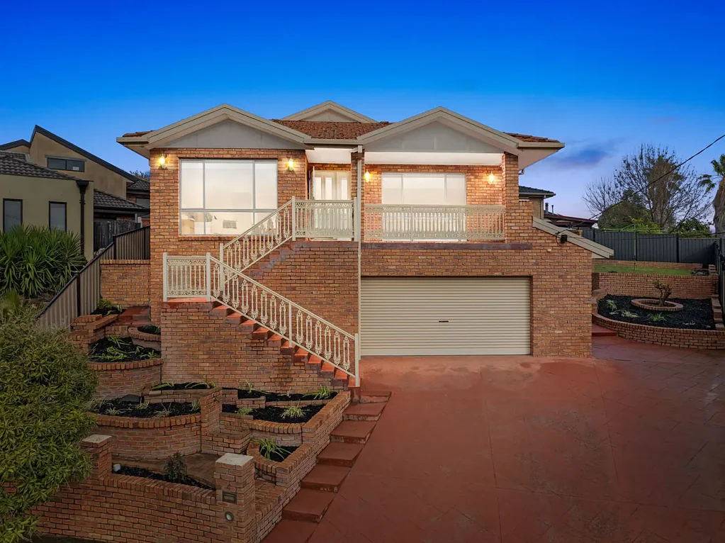 Epping 3ห้องนอน First Time Offered - Elevated Elegance with Uninterrupted Epping Views!
