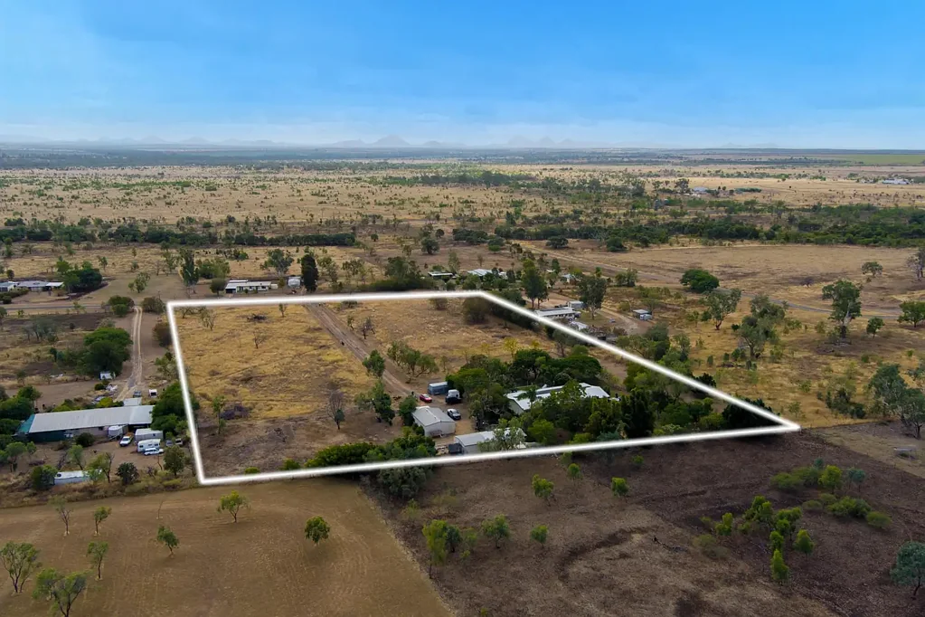 Capella 4房  Stunning Lifestyle & Equine Property on 6.5 Acres