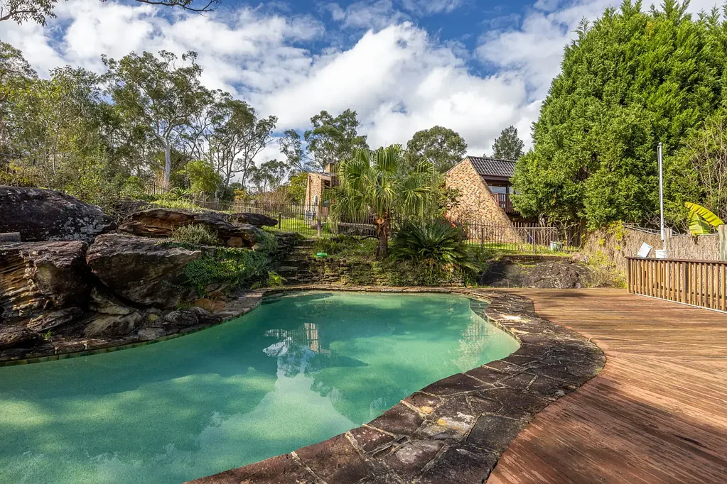 Kenthurst 4 Bedroom Tranquil Family Haven with Panoramic Mountain Views