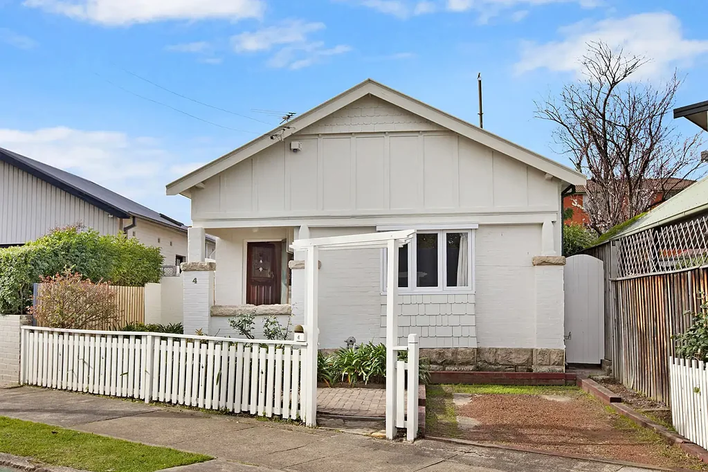 Charming sunlit Californian bungalow with rear rumpus, parking & private garden
