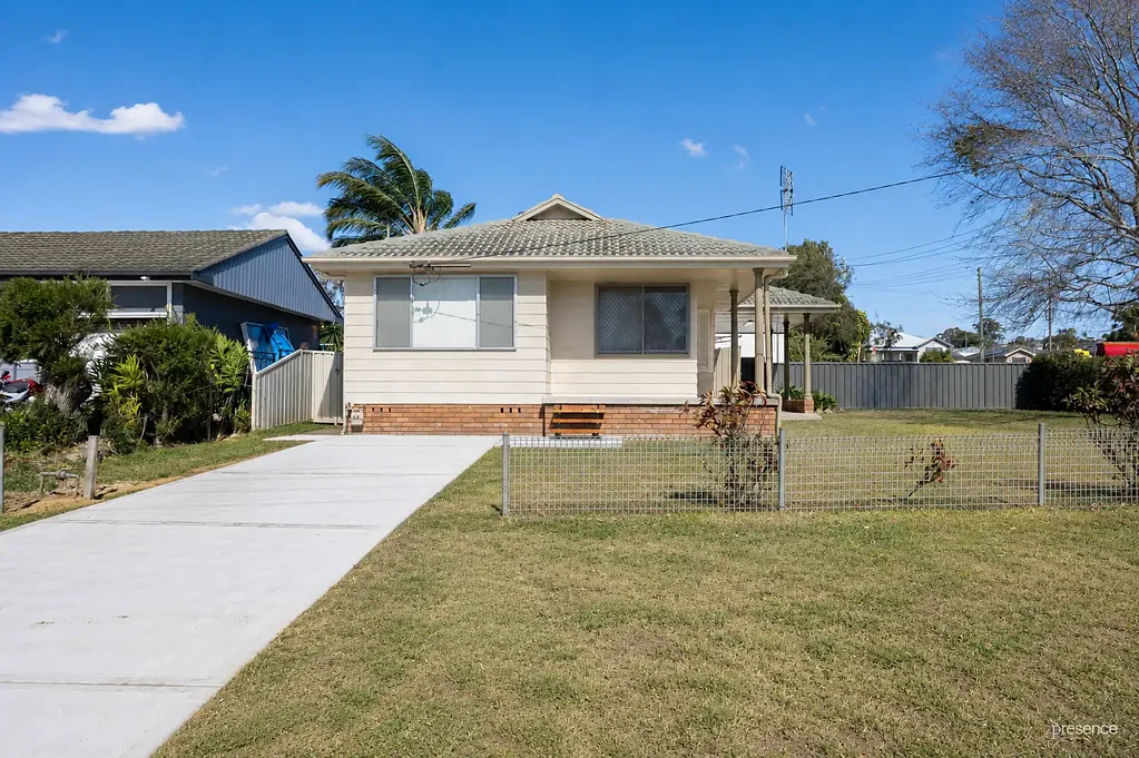 AIR-CONDITIONED FAMILY HOME CLOSE TO SCHOOLS AND PARKS