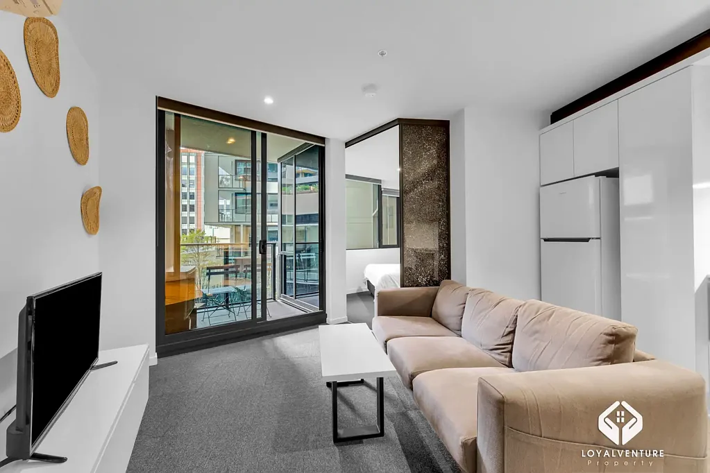 Melbourne 2 Bedroom Modern Elegance in a Prime Urban Location