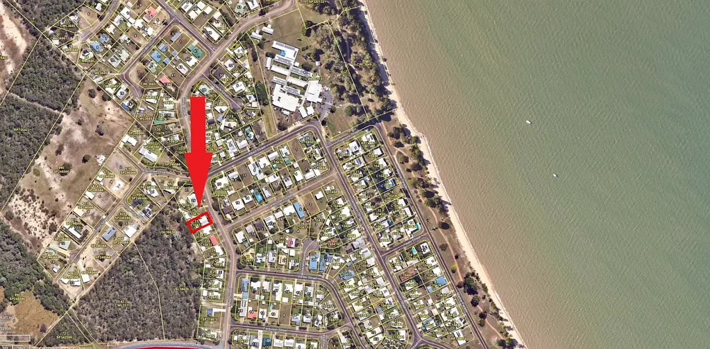 Cardwell 3房  3 bedroom Hardiplank beach house close to beach with carports and shed