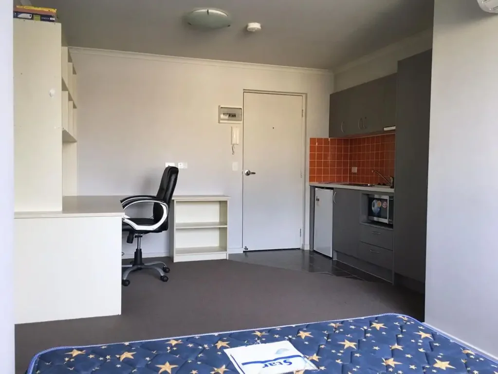 FURNISHED STUDENT ACCOMMODATION STUDIO - WALK TO MONASH UNI!