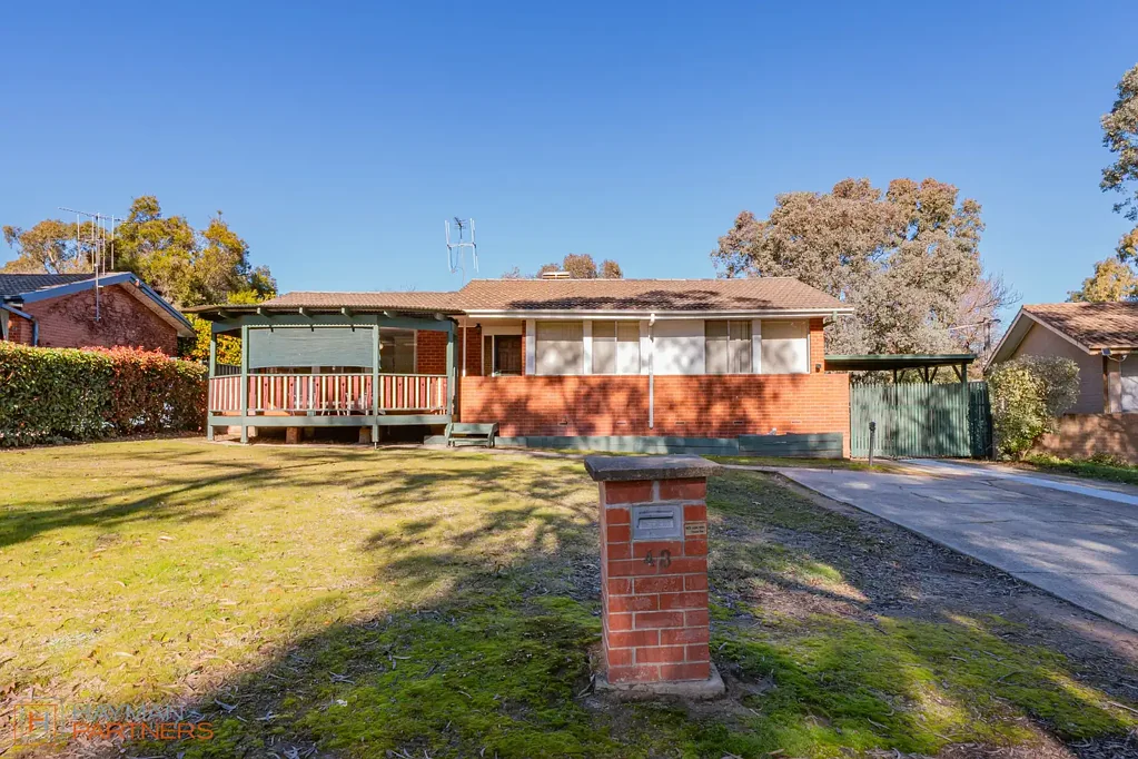 Weston 3房  Huge Backyard Makes Family Living Easy!