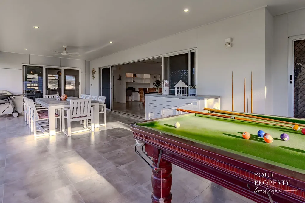 Innes Park 4कमरा Escape to the Coast: Beautiful Home Just a Block from the Ocean.